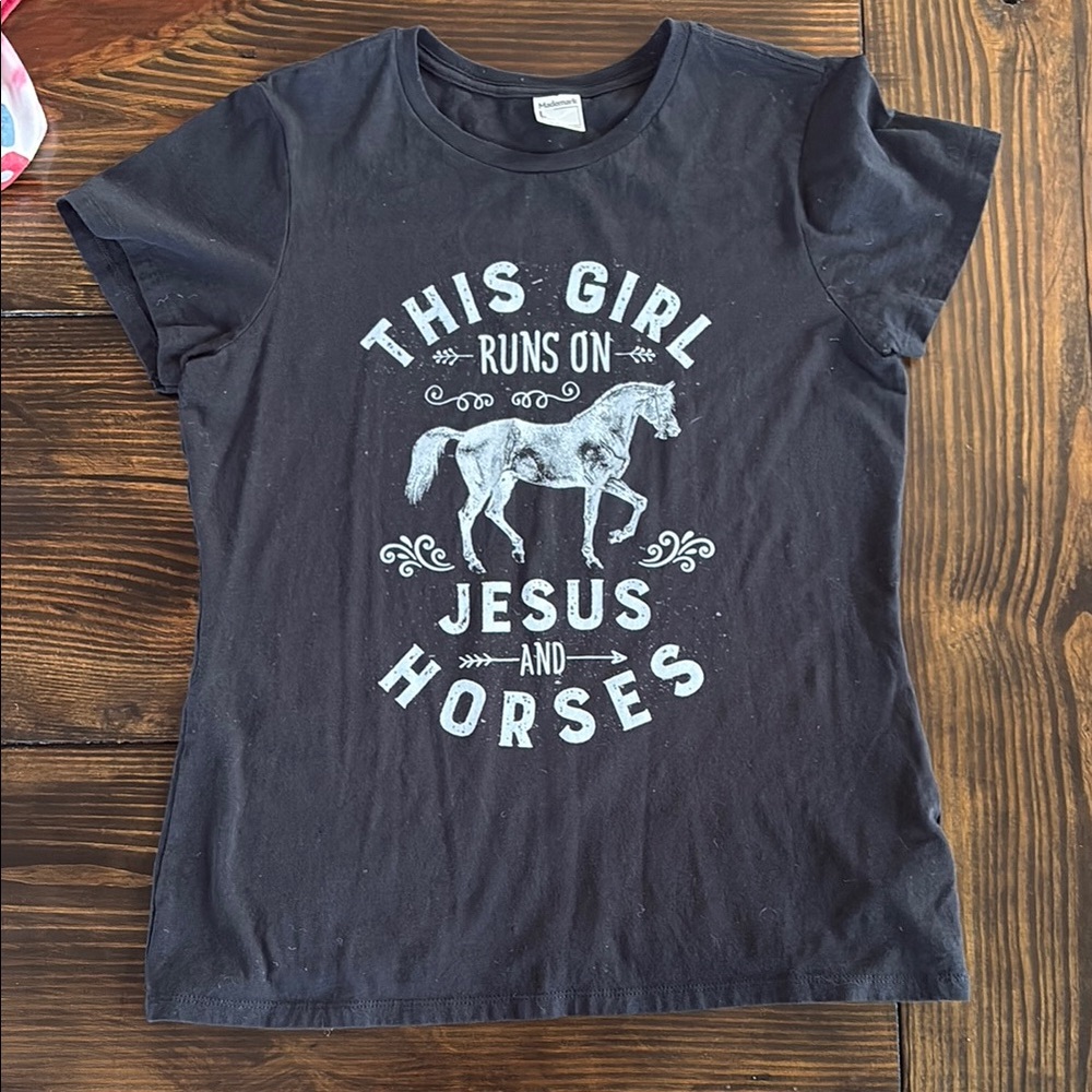 Black Short Sleeve Tee with Horse Graphic size large but fits like women’s small
